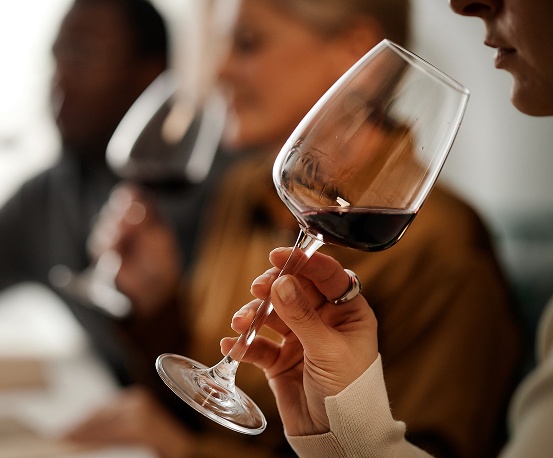 wine-tasting-dining
